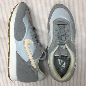 Nike Outburst Pastel